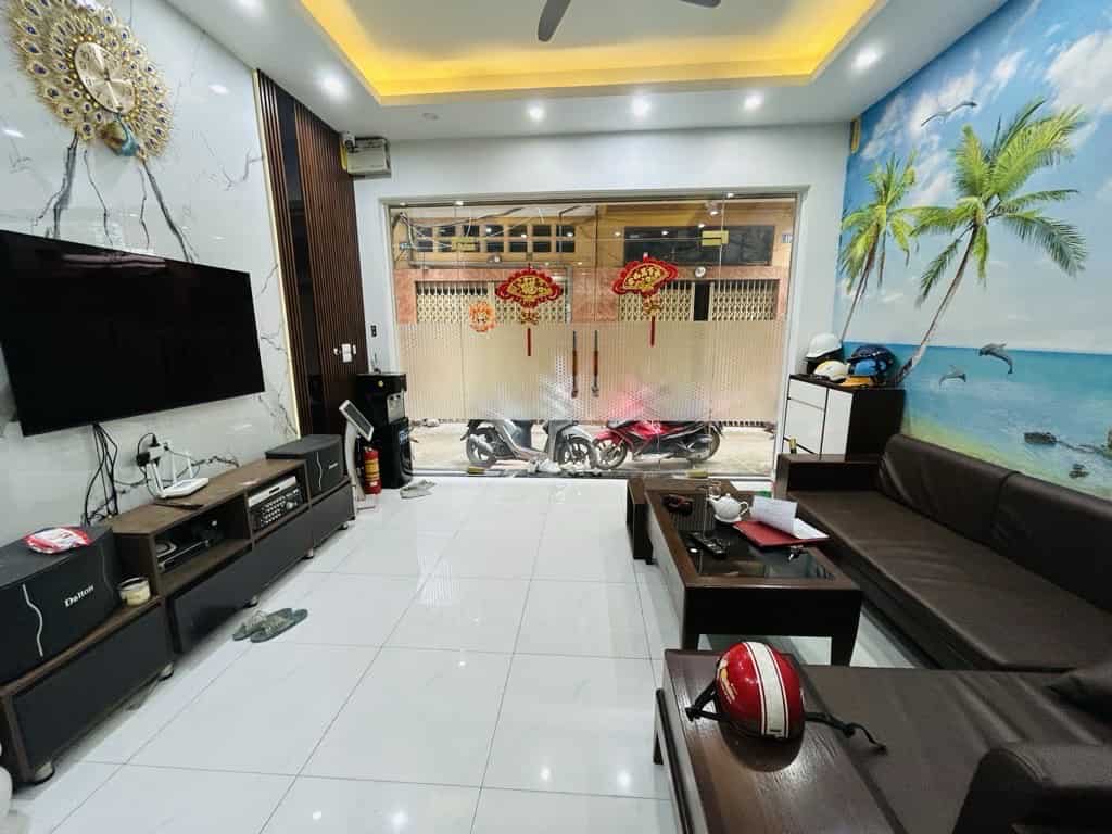 NHÀ SIÊU ĐẸP trung tâm quận Hoàng Mai, ngõ thông, morning đỗ cửa.- Nhà lô góc, thoáng 3 mặt.