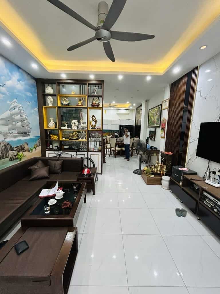 NHÀ SIÊU ĐẸP trung tâm quận Hoàng Mai, ngõ thông, morning đỗ cửa.- Nhà lô góc, thoáng 3 mặt.