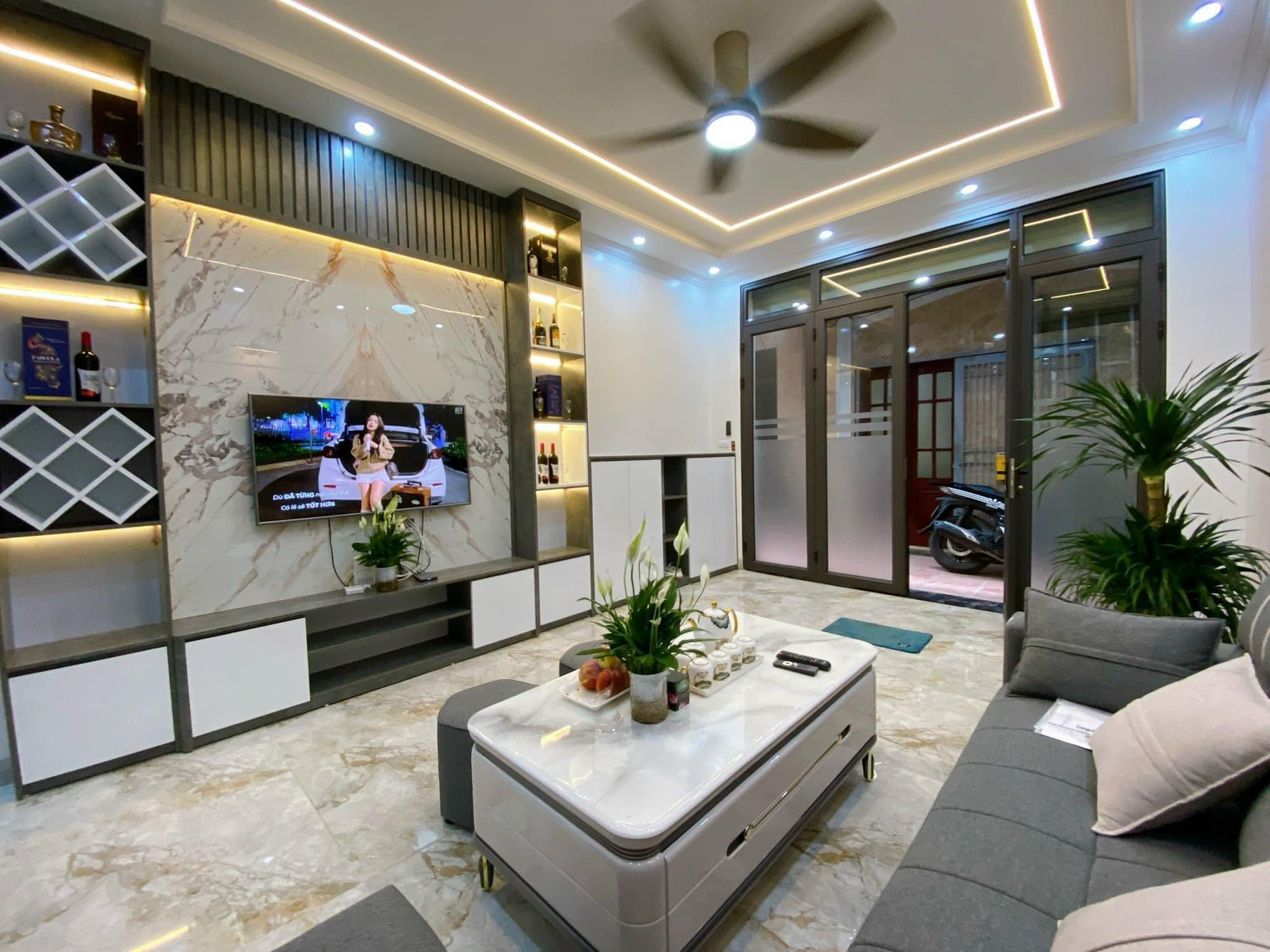 OTO ĐỖ - 3 BƯỚC CHÂN RA PHỐ - NHÀ 5 TẦNG KHUNG CỘT Ở LUÔN