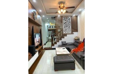 BÁN GẤP NHÀ 5 TẦNG THÁI THỊNH, ĐỐNG ĐA, KINH DOANH, CHỈ 2.45 TỶ.LH 0976767455