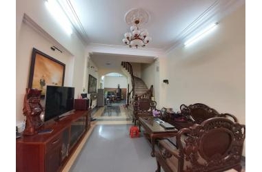 Bán gấp nhà giải phóng, ngõ thẳng, sân rộng, gần ô tô, 46m2x4t, hơn 3 tỷ.Lh 0912366632