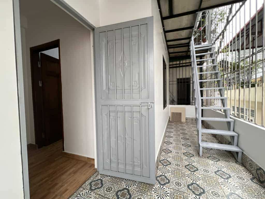 NHÀ 35m2, TRUNG TÂM QUẬN CẦU GIẤY SỔ ĐỎ CHÍNH CHỦ RẤT THIỆN TRÍ BÁN