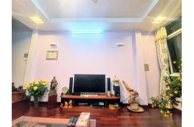 Bán gấp nhà Tam Trinh, 70m2 x 5 tầng nhà mới ô tô đỗ cửa kinh doanh 6.2 tỷ.