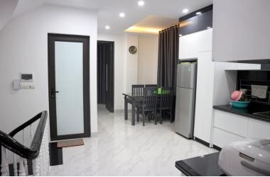 Bán nhà Nguyễn Văn Cừ 32m2, chủ tặng toàn bộ nội thất, công năng đầy đủ