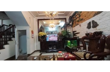 Bán nhà ngõ 250 Tân Mai, 42m2, ngõ rộng, ô tô đỗ cổng, cạnh sân bóng Tân Mai.