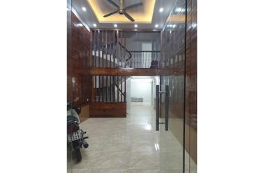 Nhỉnh 3 tỷ có nhà Minh Khai 51m2, ngõ rộng, xe máy quay đầu, nhà đẹp, lô góc.