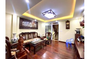 Bán nhà ngõ 24 Kim Đồng, 44m2 phân lô 5 tầng, gara ô tô, gần phố.