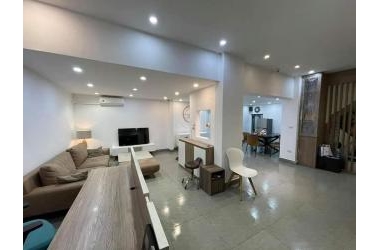 Bán nhà ngõ 82 Yên Lãng, 51m2 ô tô tránh, mặt tiền rộng, kinh doanh sầm uất.