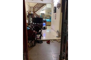 Bán nhà ngõ 256 Lê Thanh Nghị, 46m2, nhà đẹp cách mặt ngõ ô tô chỉ hơn 20m.