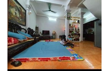 Bán nhà ngõ 1 Lĩnh Nam, 45m2, cách phố 50m mặt tiền 5.8m, nở hậu.