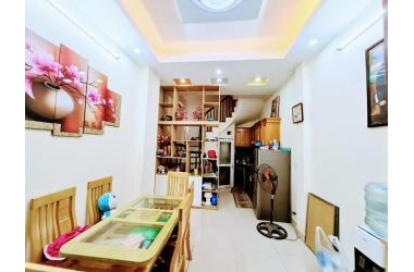 Bán nhà ngõ 99 Định Công Hạ, 30m2, cách ô tô tránh 10m, nhà đẹp ở luôn.