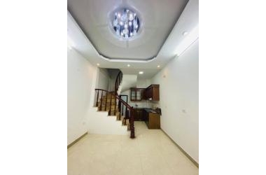 Bán nhà ngõ 75 Vĩnh Hưng, 30m2, ngõ ba gác, 70m ra mặt phố, 5 tầng ở luôn.