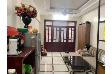 Bán nhà ngõ 255 Lĩnh Nam, 36m2, 5 tầng, ô tô đỗ cửa, nhà đẹp ở luôn.