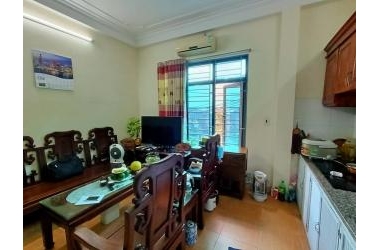 Bán nhà 260 Tân Mai, 30m2, lô góc ô tô đỗ cửa, kinh doanh, gần mặt phố.