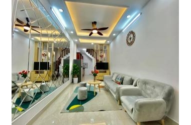 Bán nhà ngõ 143 Nguyễn Chính, 30m2, nhà đẹp, ô tô tránh qua cổng.