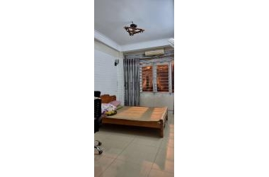 Bán nhà mặt phố Giáp Bát, 37m2, ô tô tránh, kinh doanh sầm uất.