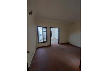 Bán nhà ngõ 24 Kim Đồng, 95m2, ô tô vào nhà, ngõ thông Giáp Bát, kinh doanh