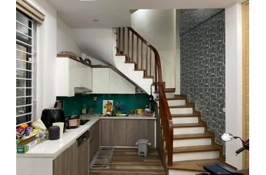 Bán Gấp nhà Ngõ 93 Hoàng Văn Thái 40m2 , nhà đẹp ở luôn giá 3.7 tỷ , lh 0366877885