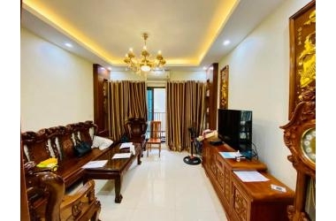 Nhà cần bán S30m2 giá 3.3 tỷ Cầu Giấy ô tô đỗ cổng 10m , ngõ kinh doanh tấp nập