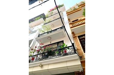 Bán gấp nhà Lạc Long Quân - Cầu Giấy,DT 50m 7 tầng thang máy, MT 5m, chỉ 10.x tỷ