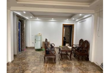 Hiếm - tòa nhà 7 tầng view hồ trung tâm Đống Đa - DT 68m2 với mặt tiền rộng 4.6m vỉa hè 2 bên.