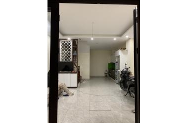 Bán gấp nhà Ngọc Thụy - Long Biên, lô góc DT 45m2x5 tầng, ô tô đỗ cổng nhỉnh 4 tỷ