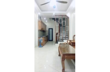 Ô TÔ ĐỖ CỬA NHÀ MỚI TOANH – Diện tích 30m2 – Mặt tiền 3,3m – 5 tầng – 2,2 tỷ
