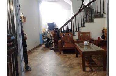 LÔ GÓC - Ô TÔ ĐỖ CỬA - 5 Ô TÔ 7 CHỖ ĐỖ CÁCH 8 MÉT