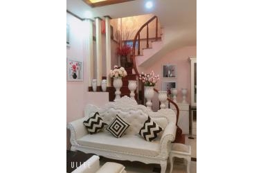 Nhà đẹp Cầu Giấy, 35m2, 5 tầng, Thang máy, ô tô tránh, MT 3,8m, 7 tỷ