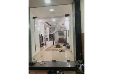30 chiếc ô tô đỗ cửa nhà,chạy vòng quanh, Vũ Tông Phan 41m 5T 3.85 tỷ