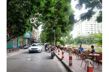 Giảm 1.5 tỷ bán đất tặng nhà LÔ GÓC + GẦN HỒ + MẶT TIỀN 20M phố Chùa Láng.
