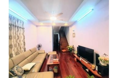 Bán nhà Yên Lạc 38m 5 tầng 3.75 tỷ ngõ thông kinh doanh