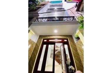 Bán nhà Hồ Văn Chương, nhà mới, gần hồ 43m 4T MT3.7m 3.95tỷ 4PN
