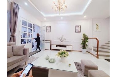 Bán nhà Hồ Ba Mẫu. Nội thất cực đẹp, khu phân lô VIP 41m MT4.6m 3.75 tỷ.
