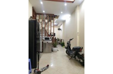 Bán nhà Hồng Mai-DT 40 m2 x 5 tầng.MT 3,5m.Ô TÔ ĐỖ 20m-NGÕ RỘNG 5m-NHÀ MỚI-6 PHÒNG NGỦ.