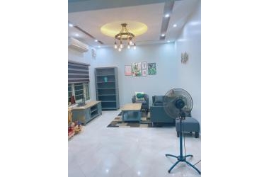 Bán nhà Hàng Chuối-DT 50m2 x 3 tầng,MT 3,5m.CÁCH PHỐ 15m-2 MẶT TIỀN-NGÕ RỘNG-NHÀ ĐẸP CHẮC CHẮN.