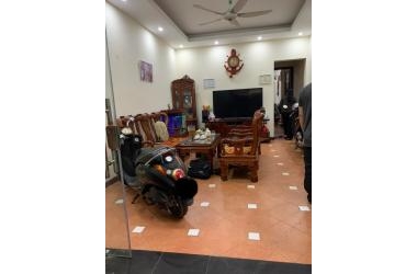 Bán nhà Đê Tô Hoàng-DT 90 m2 x 3 tầng.MT 4,4m.MẶT PHỐ-KINH DOANH-Ô TÔ TRÁNH.