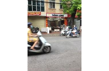 Cho Thuê nhà mặt phố 552 Đê La Thành-DT 50 m2 x 4 tầng.MT 4,4m. Giá 4 triệu /1 tháng.