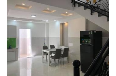 Xe hơi vào nhà Cách Mạng Tháng 8, 100m2, 4 tầng, Chỉ 12.9 tỷ. 0932828672.