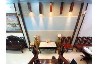 Chân dài mặt phố Tôn Đức Thắng, vỉa hè rộng, kinh doanh bất chấp giá cực sốc
