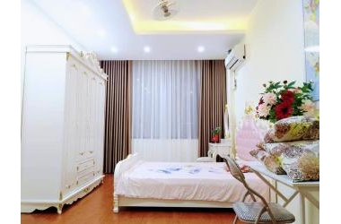 Nhà đẹp Tây Sơn - Ngõ rộng, sát phố - Tặng full nội thất xịn - 5 tầng - Nhỉnh 4 tỷ
