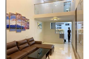 Phân lô, ô tô đỗ cửa - Kinh doanh nhỏ - Nhà đẹp Đường Láng 5 tầng - Nhỉnh 4 tỷ