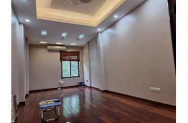 Nhà mặt phố VIP Lê Duẩn - Đẹp lung linh - Tiện đủ đường - 5 tầng - Hơn 5 tỷ