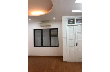Nhà mới đẹp Đường Láng, ở luôn - Trung tâm, ngõ rộng - 40m2, 5 tầng - Nhỉnh 4 tỷ
