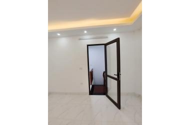 Bán nhà phố Cầu Giấy , 5 tầng , giá 2.59 tỷ