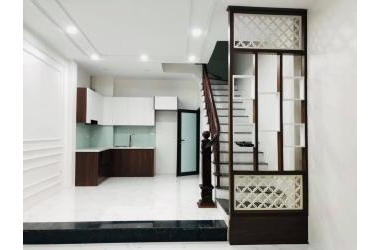 NHÀ ĐẸP KIM GIANG 30 m.5 tầng,ngõ thông,kinh doanh,giá hơn 3 tỷ