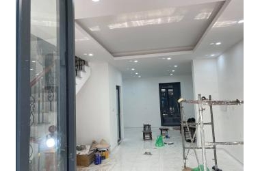 Ngọc Lâm, Long Biên - 5 tầng x 53m2 - 5.x tỷ - Ô tô vào - Nhà đẹp mê hồn, thông mặt phố Nguyễn Văn Cừ