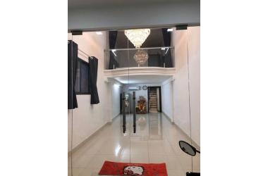 Bán Gấp nhà MT Đoàn Văn Bơ, sầm uất tiện kinh doanh, 50m2 3lầu 3pn 9tỷ
