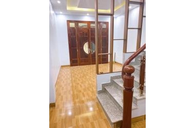 MẶT TIỀN RỘNG - GẦN PHỐ - NHÀ ĐẸP, nhà Trương Định 44M2x5T nhỉnh 4 tỷ.