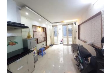Bán nhà Quận Hai Bà Trưng 24m2, MT 3.3m giá chỉ 2,2 tỷ.
